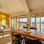 Apartment 2 Bedroom In Karbuni *