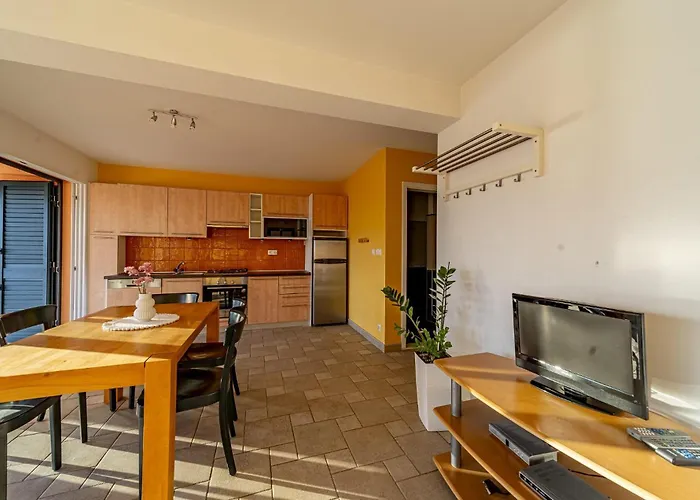 2 Bedroom In Karbuni Appartamento *