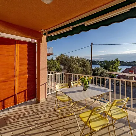 Lovely In Karbuni With House Sea View アパート *