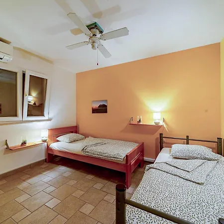 2 Bedroom Awesome Apartment In Karbuni *