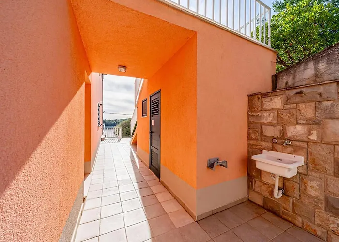 Apartment 2 Bedroom In Karbuni